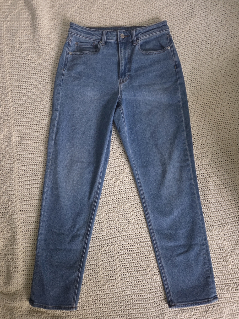 American Eagle Mom Jeans Size 6 in Medium Blue Wash